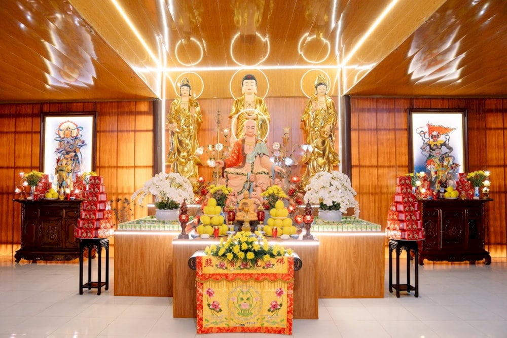 Không gian thờ tự linh thiêng, trang trọng